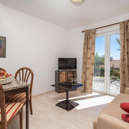 1 Bedroom Cozy Apartment In Ičići Εξωτερικό φωτογραφία