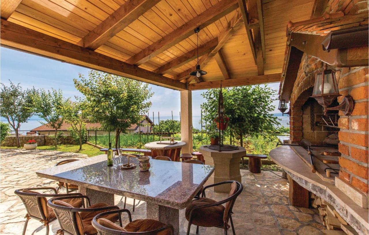 1 Bedroom Cozy Apartment In Ičići Εξωτερικό φωτογραφία