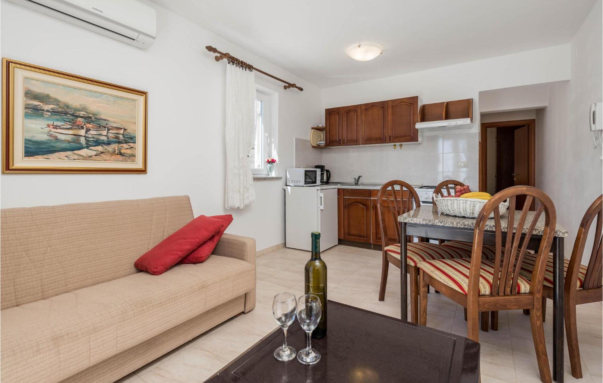 1 Bedroom Cozy Apartment In Ičići Εξωτερικό φωτογραφία